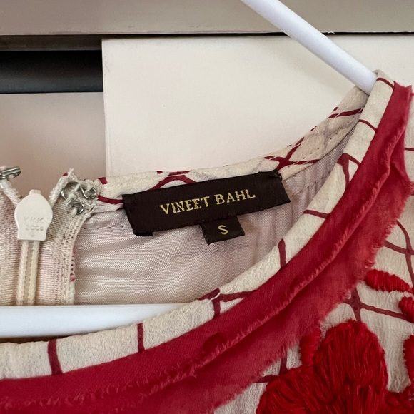 Embroidered dress - Picture 5 of 5